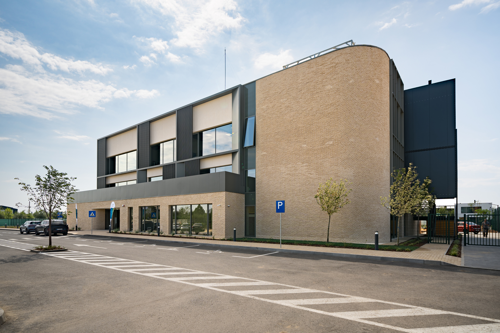 Prima fază a Verita Amber Campus se deschide în Amber Forest, în urma unei investiții de aproape 10 milioane de euro Prima fază a Verita Amber Campus se deschide în Amber Forest, în urma unei investiții de aproape 10 milioane de euro