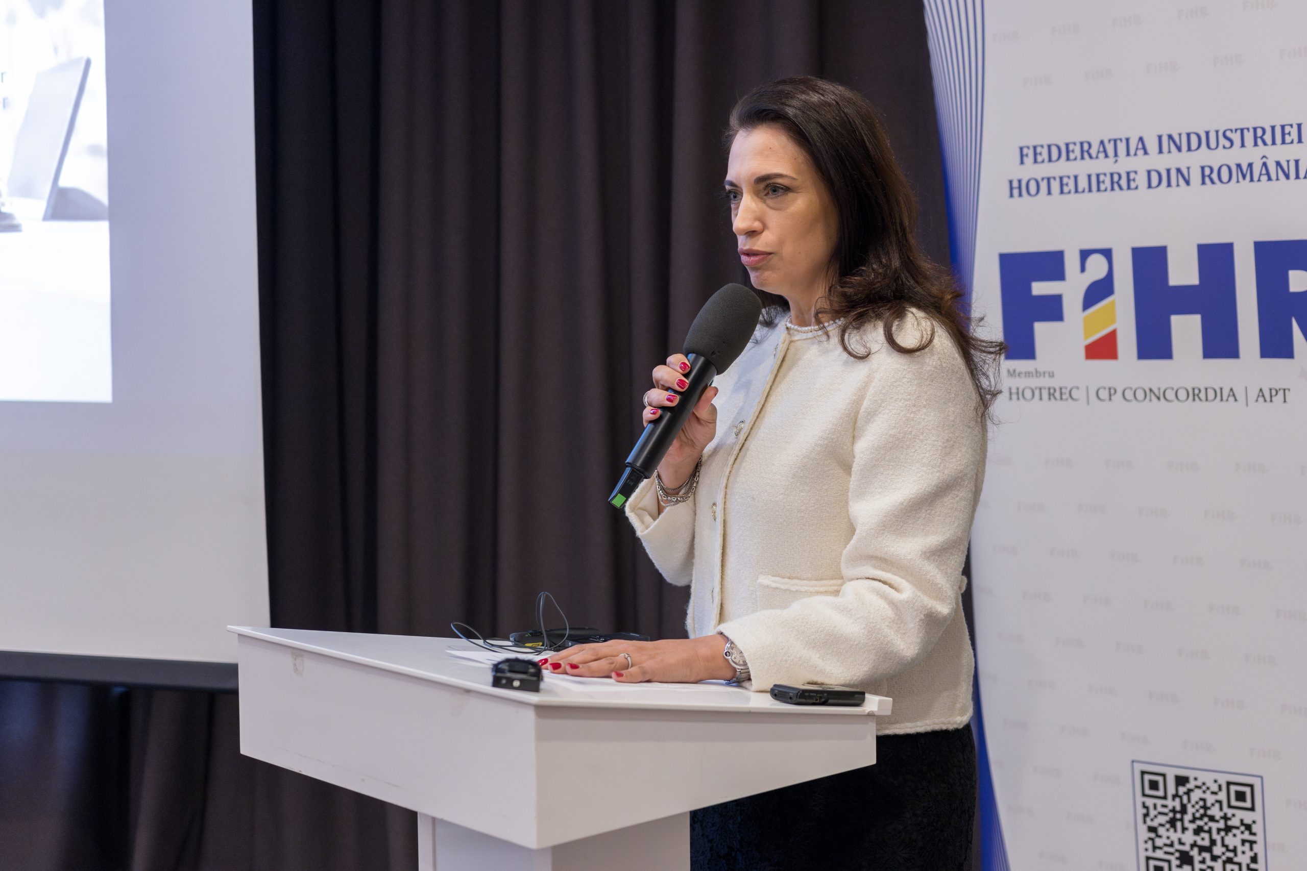 FIHR: Inteligența artificială și digitalizarea redesenează viitorul ospitalității. Industria are nevoie de raportare digitală unică, competențe noi și o distribuție online mai echilibrată