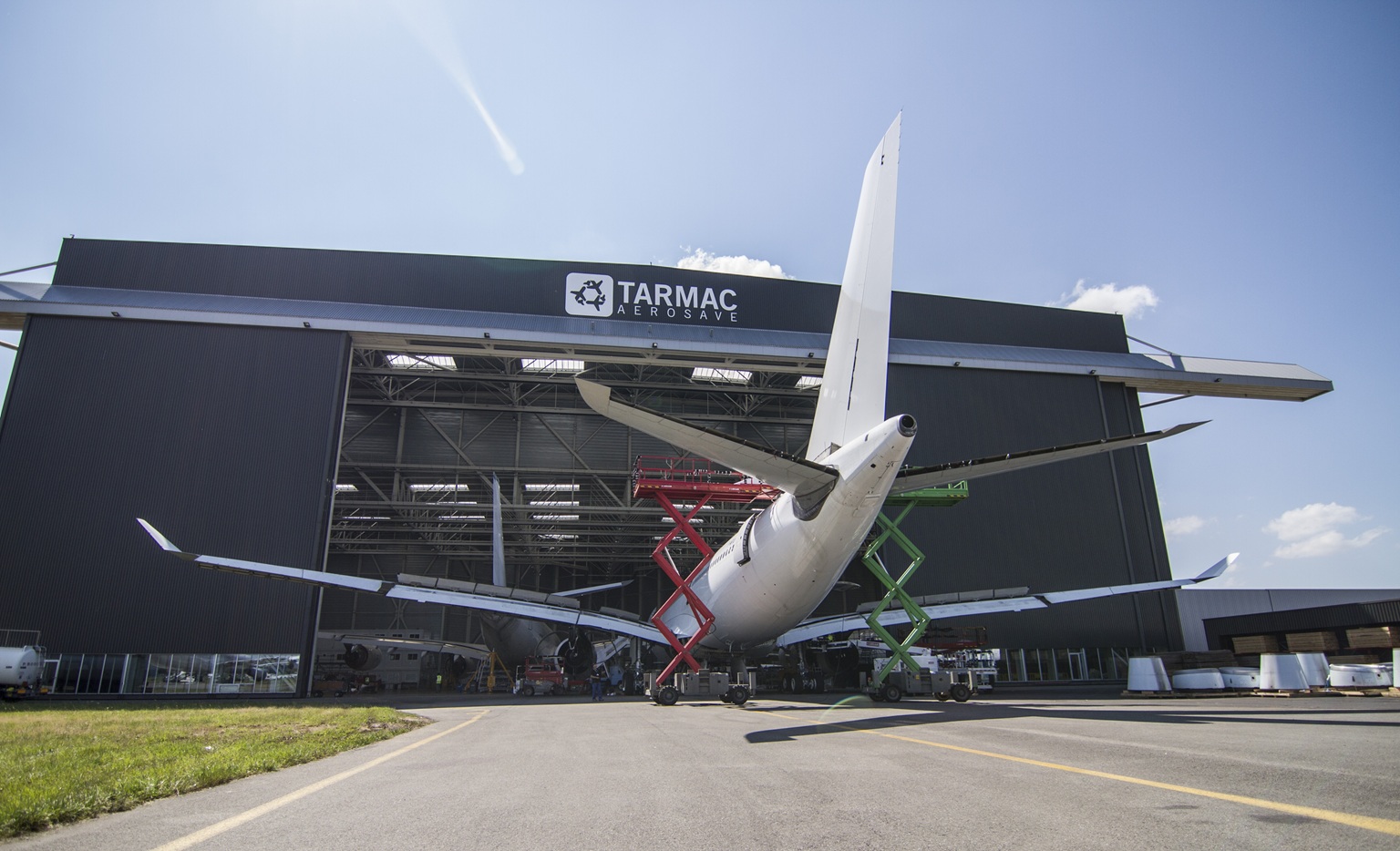 TARMAC Aerosave, lider european în stocarea și mentenanța aeronavelor și motoarelor, vine în România TARMAC Aerosave, lider european în stocarea și mentenanța aeronavelor și motoarelor, vine în România
