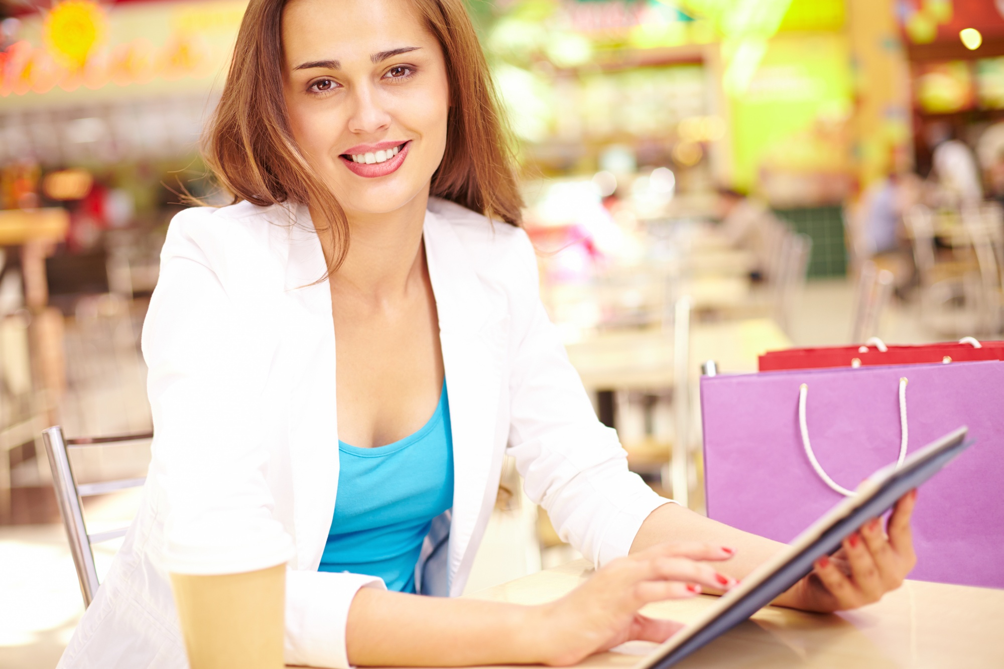Accenture: 76% dintre consumatori sunt deschiși să colaboreze cu un agent AI pentru cumpărăturile de sărbători Accenture: 76% dintre consumatori sunt deschiși să colaboreze cu un agent AI pentru cumpărăturile de sărbători