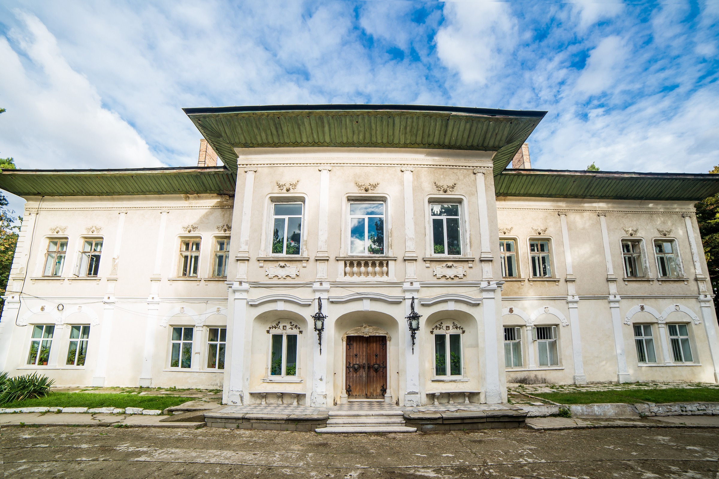 România istorică, de vânzare. Reducere de preț de 50.000 de Euro pentru Castelul Cantacuzino-Ghica Deleni România istorică, de vânzare. Reducere de preț de 50.000 de Euro pentru Castelul Cantacuzino-Ghica Deleni
