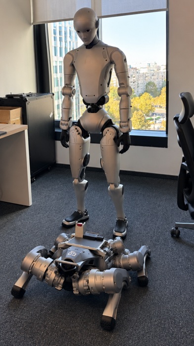 Premieră în România: Asirom și Safety Broker asigură un robot umanoid și un câine-robot