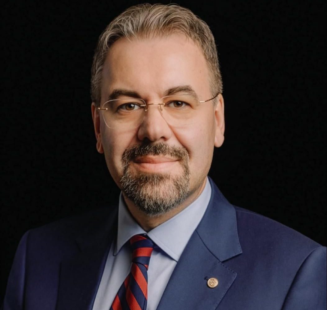 Leonardo Badea¸ Prim-viceguvernator BNR: Decalajul Azazel, când tehnologia poate avansa mai repede decât capacitatea societății de a o guverna Leonardo Badea¸ Prim-viceguvernator BNR: Decalajul Azazel, când tehnologia poate avansa mai repede decât capacitatea societății de a o guverna