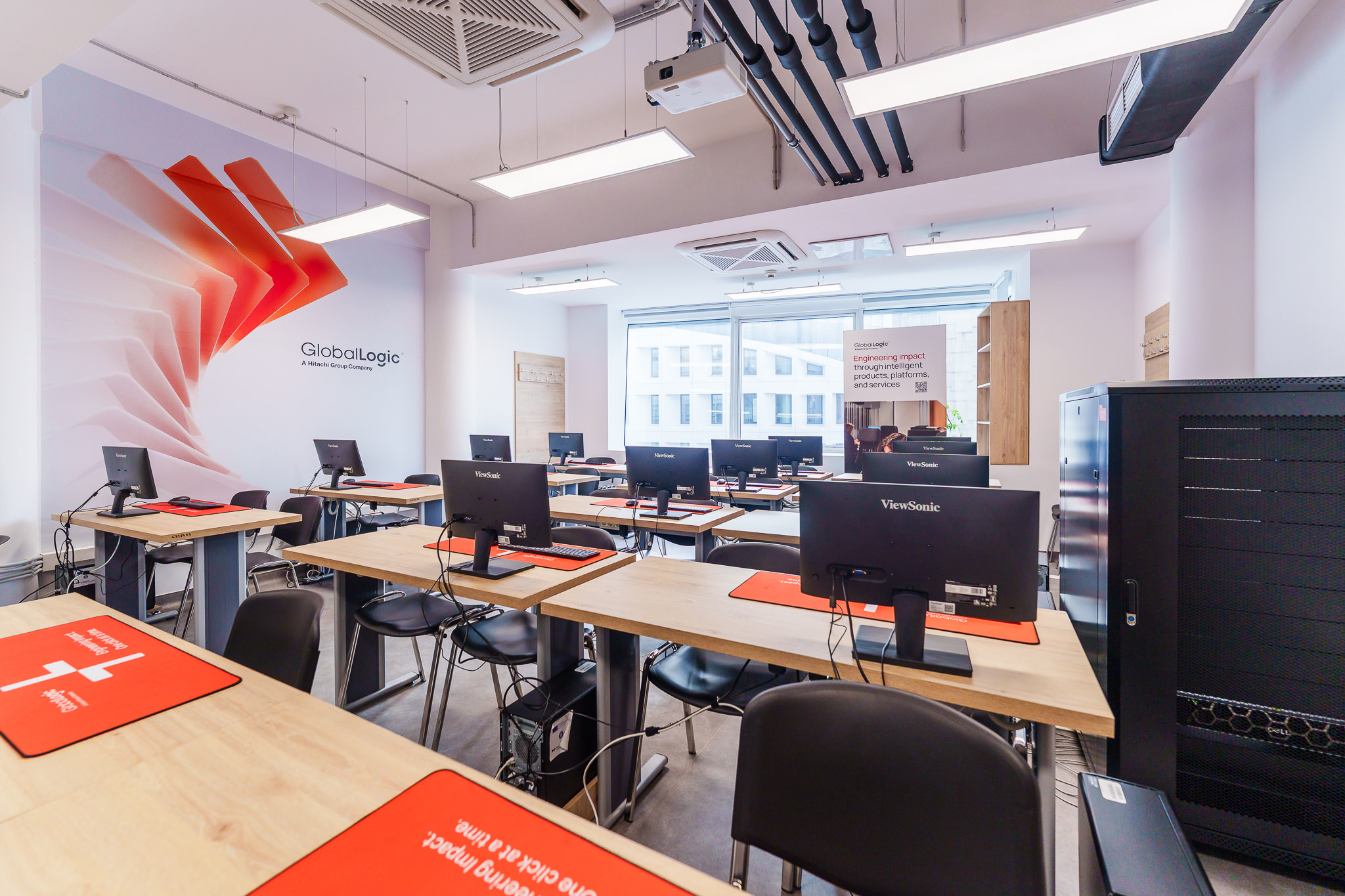 GlobalLogic investește peste 247.000 de lei în campusul Universității Tehnice din Cluj-Napoca GlobalLogic investește peste 247.000 de lei în campusul Universității Tehnice din Cluj-Napoca