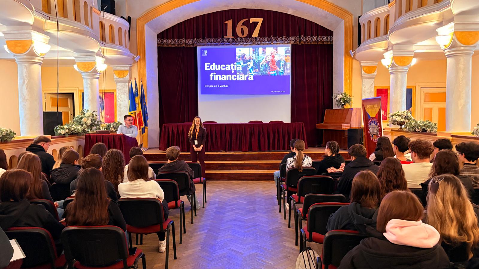 Concurs național pentru liceeni cu premii de peste 17000 de euro în cadrul Caravanei de Educație Financiară